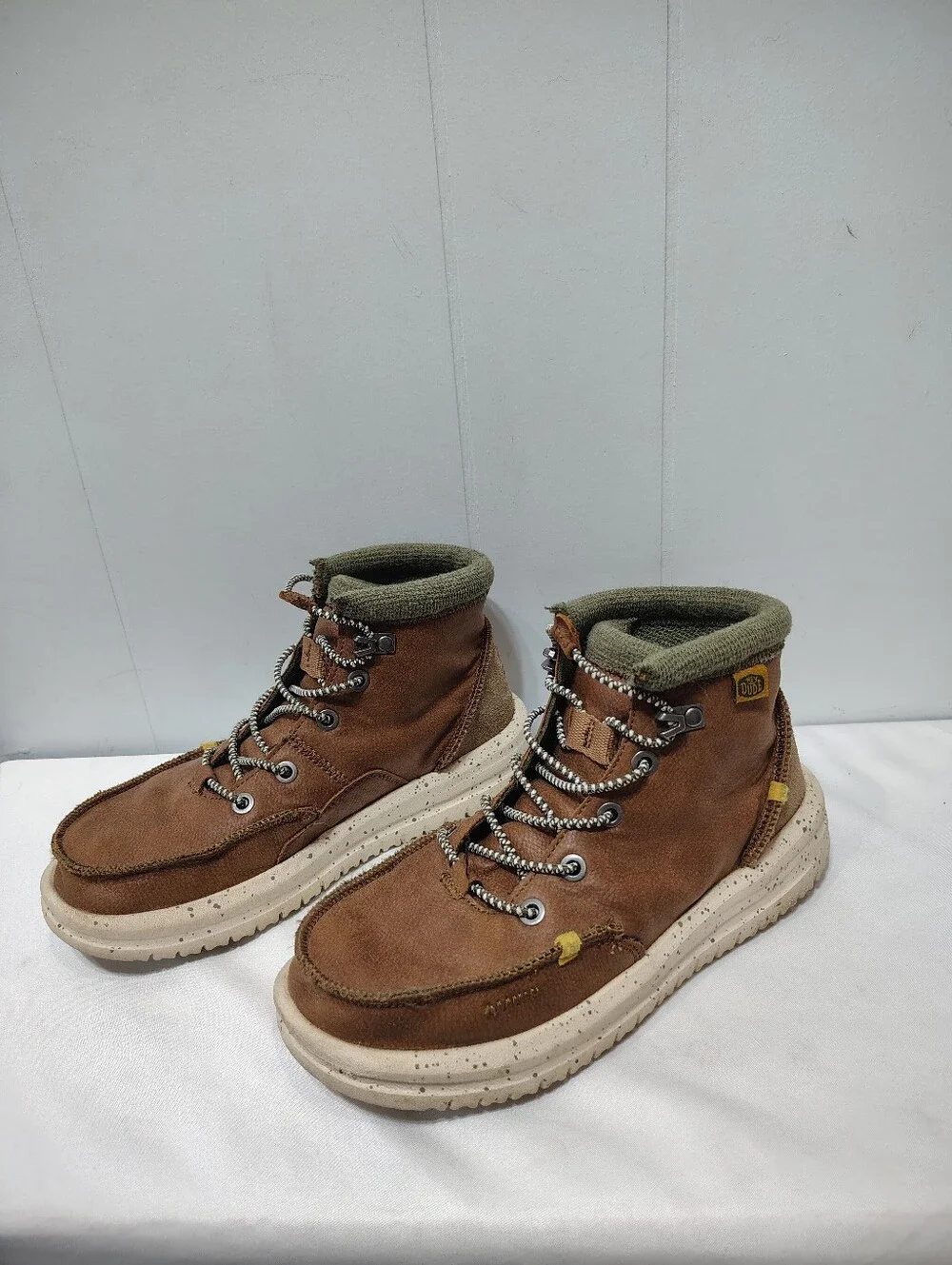 HEYDUDE Bradley Youth Leather Chukka Boots Size 4Y Brown Tan
